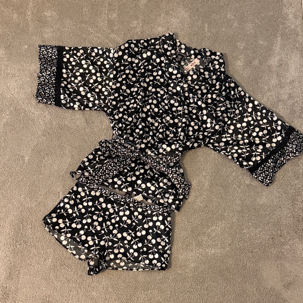 Victoria's Secret Black and White Floral Pajama Set XS